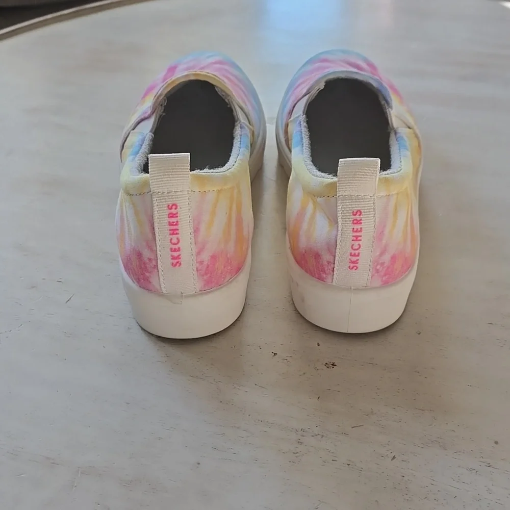 LIKE NEW! Women's Skechers Tie Dye slip on shoes size 7 - Picture 3 of 5